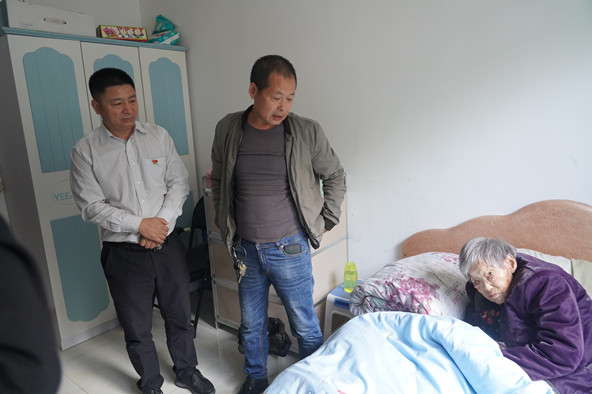 98岁白叟于美英.JPG 98岁白叟于美英.JPG